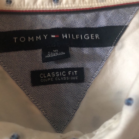Used Tommy Hilfiger xl classic fit white, red and blue button down - Picture 2 of 4
